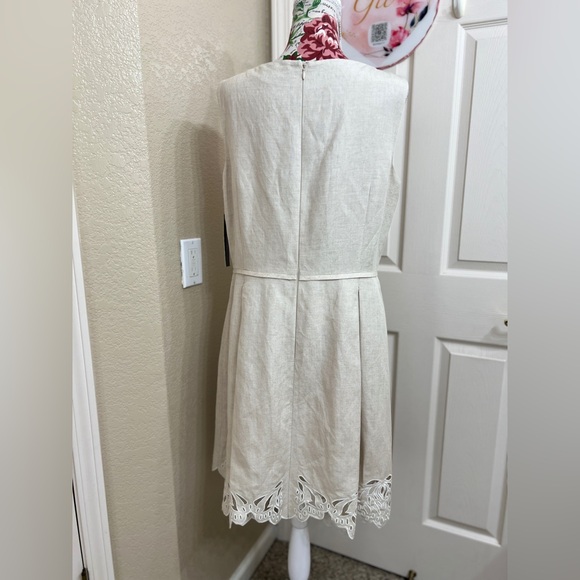 Chic Sleeveless Cream Dress with Lace Hem - Picture 5 of 11